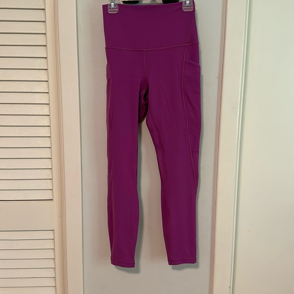Lululemon 25” leggings w/ pockets.